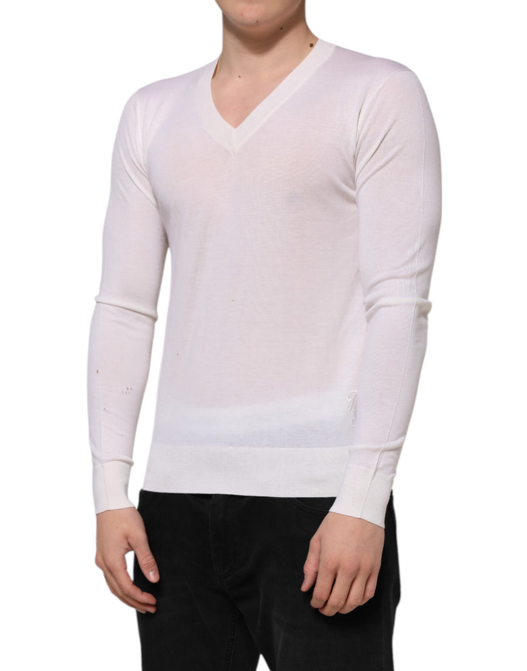 pull à manches longues en cachemire blanc Dolce & Gabbana avec logo en V-neck, douceur et élégance raffinée