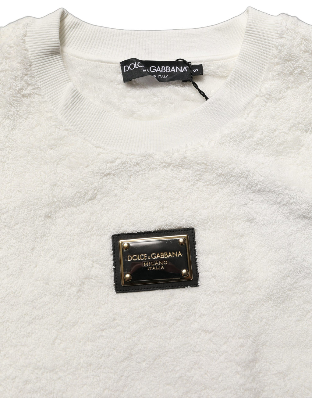 Sweat-shirt blanc Dolce & Gabbana avec logo en plaque, col rond et style décontracté, porté ou posé sur un fond neutre.