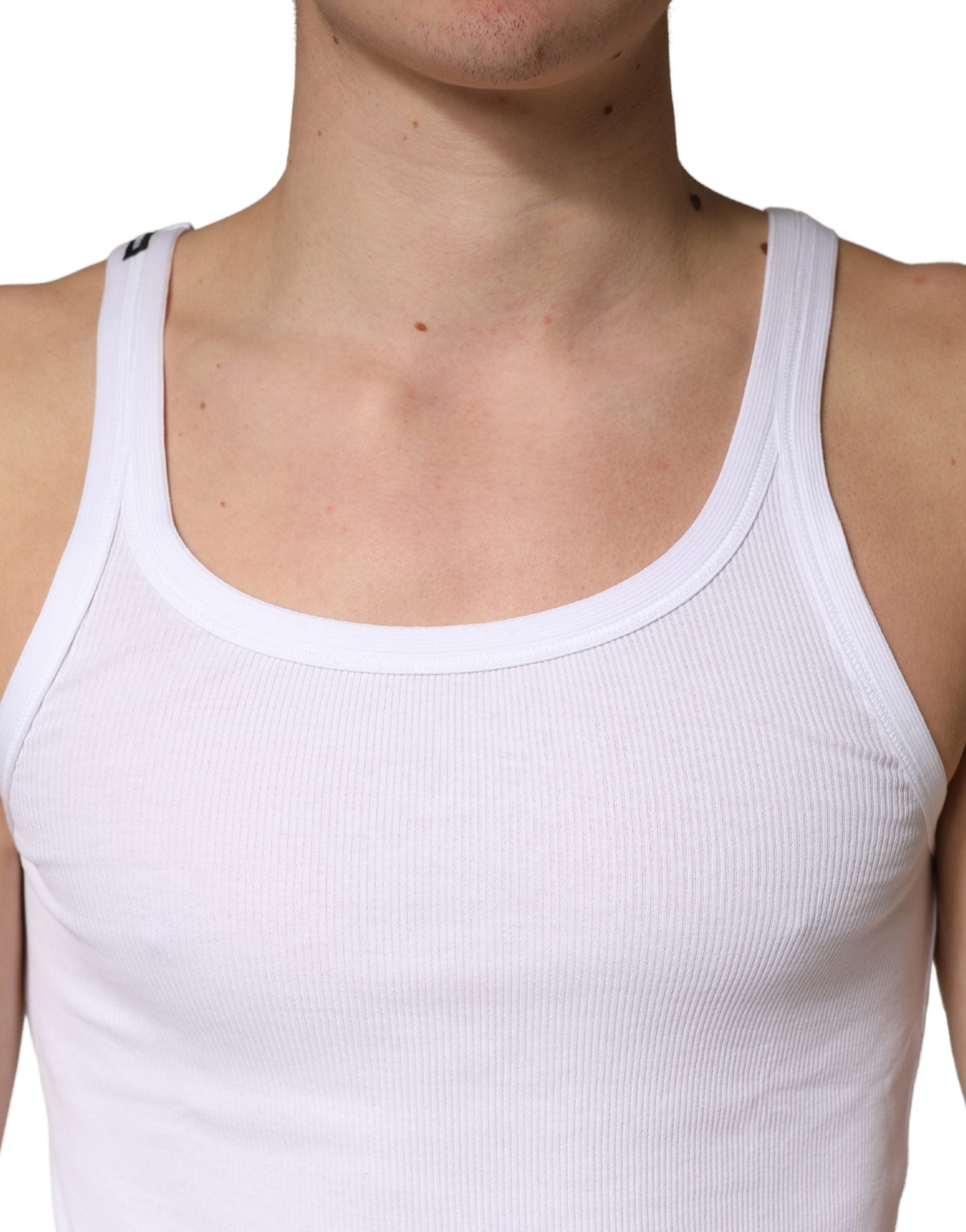 T-shirt sans manches blanc Dolce & Gabbana avec col rond, vue de face, en coton léger, élégance simple et moderne.