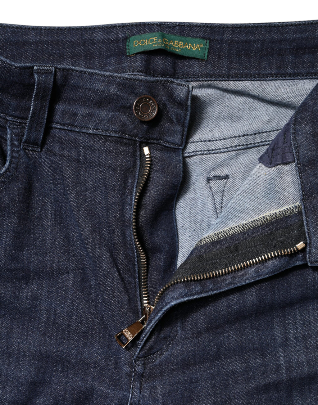Jeans slim en denim coton bleu foncé de Dolce & Gabbana, coupe cropped, style skinny, visible détails de couture et poches.