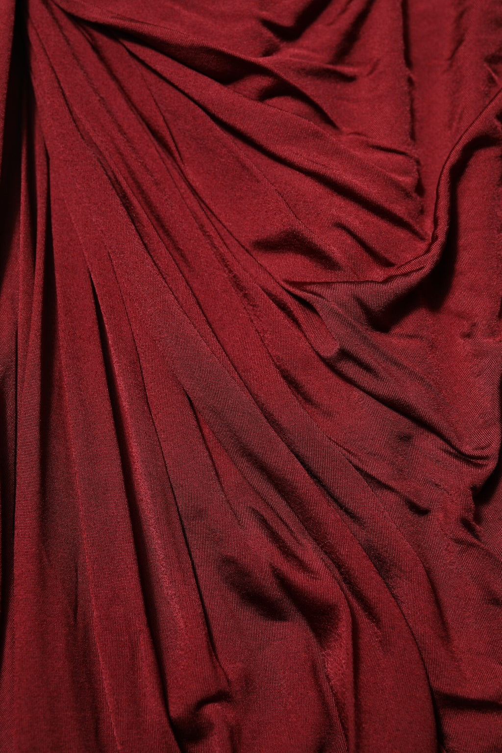 Robe midi rouge en viscose Dolce & Gabbana, coupe ajustée et une épaule, vêtement élégant pour femmes.