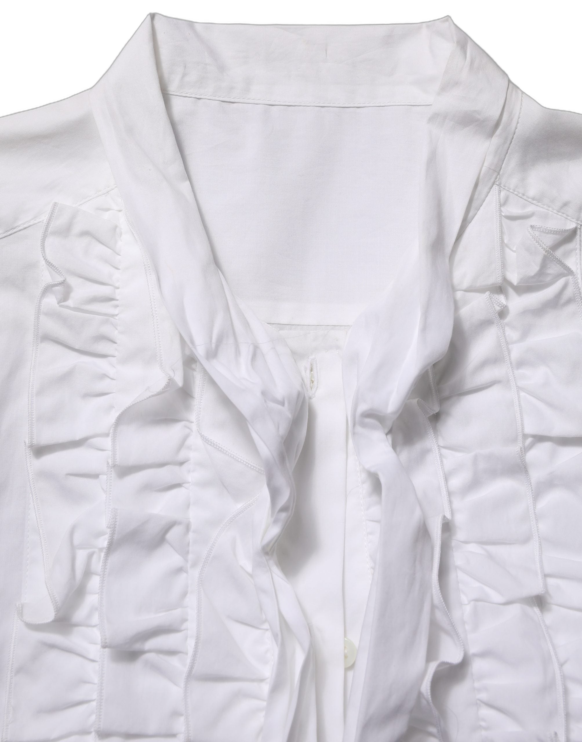 Blouse blanche Dolce & Gabbana à collerette plissée, manches longues et détails en ruffles, élégante et sophistiquée.