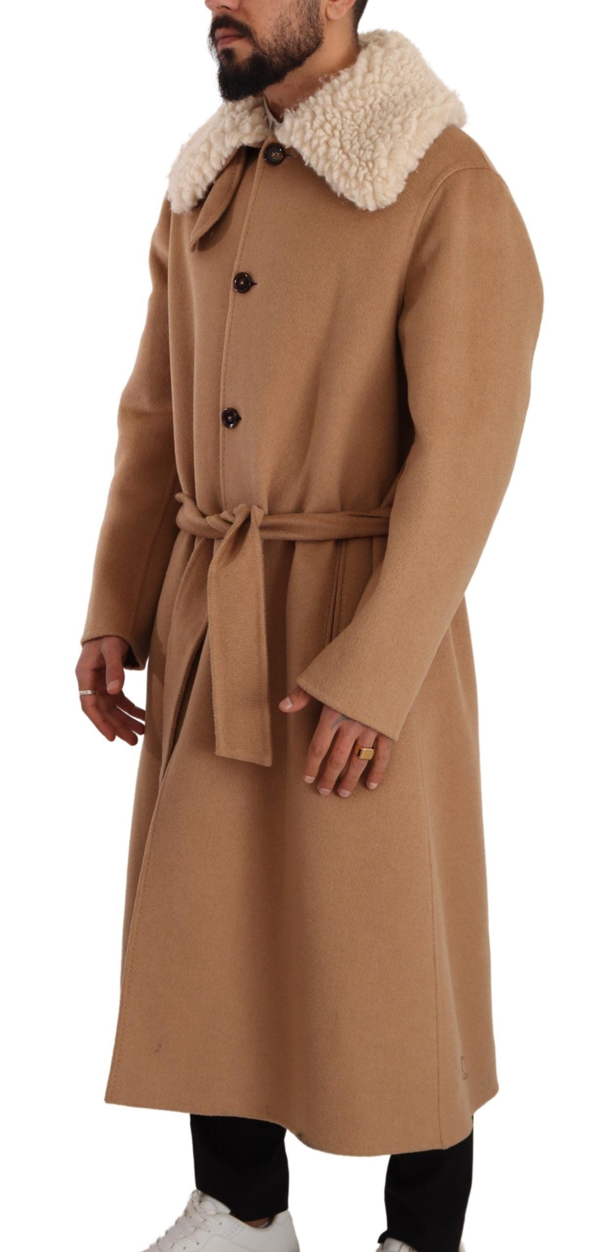 Manteau en cachemire et shearling beige camel de Dolce & Gabbana, veste élégante en tissu doux et chaud.