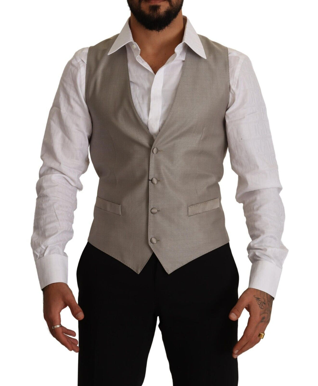 Gilet beige en laine Dolce & Gabbana à boutonnière simple, élégant et sophistiqué, porté sur un mannequin.
