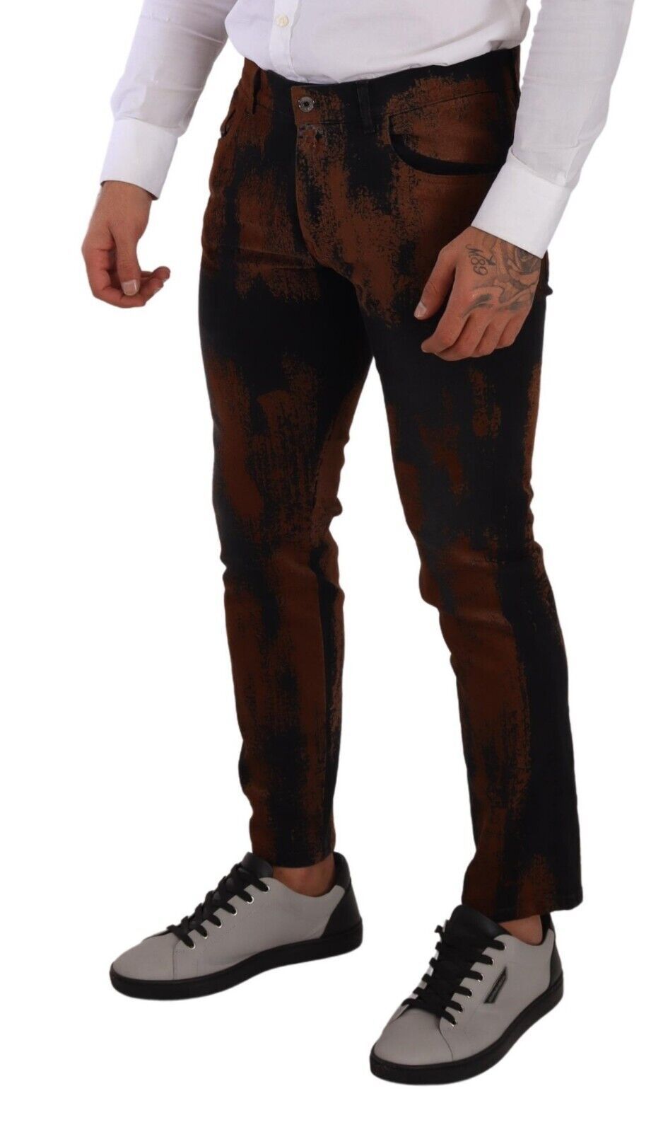 Jean skinny en denim coton à effet tie-dye noir et brun de Dolce & Gabbana, visible avec détail de style décontracté.