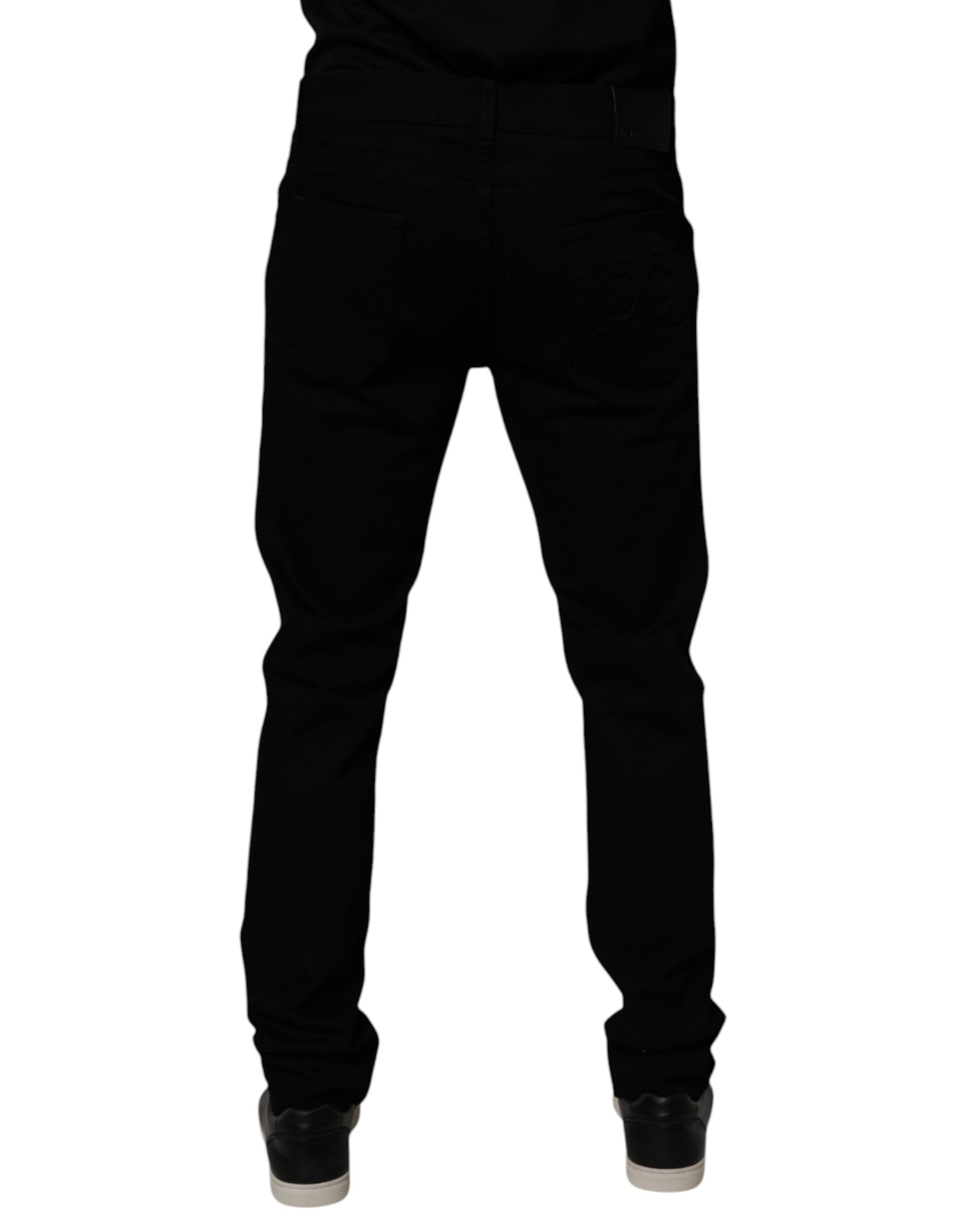 Jeans slim en coton stretch noir Dolce & Gabbana pour homme, coupe skinny, détails classiques et design moderne.