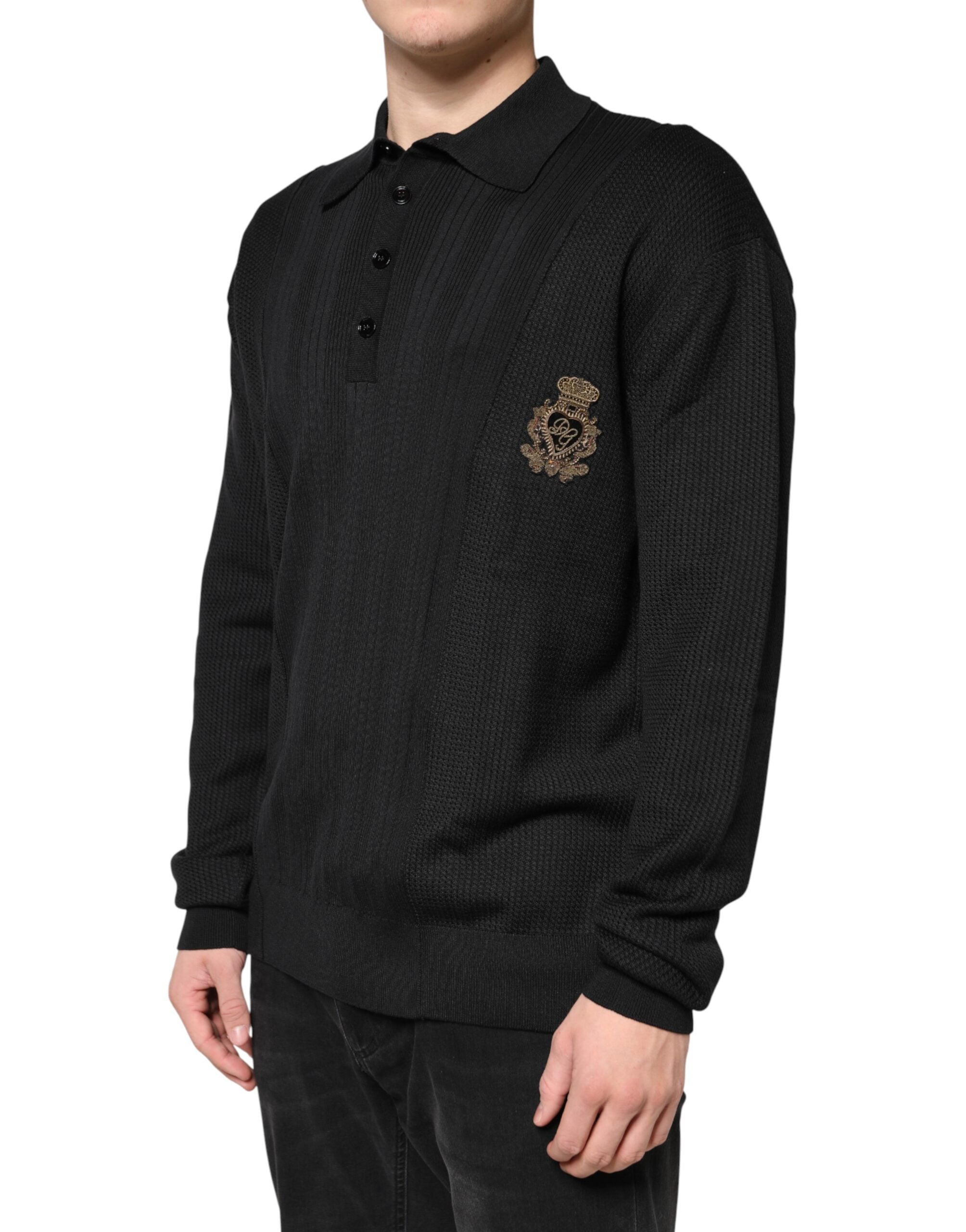 Pull à manches longues noir Dolce & Gabbana avec motif de blason sur la poitrine, pour homme, style élégant et sophistiqué.