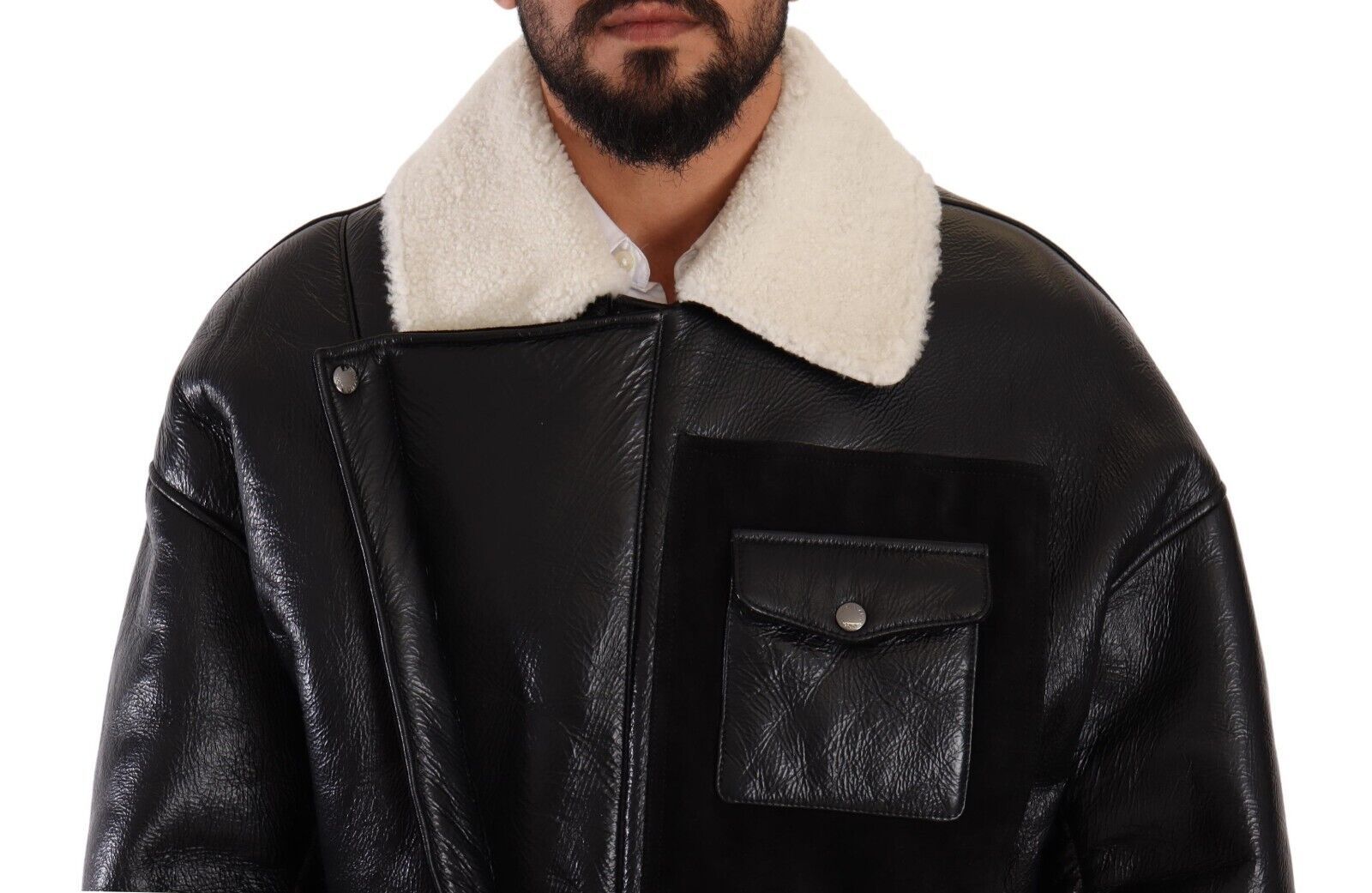 Veste en cuir noir Dolce & Gabbana avec col en shearling, style motard, visible sur une mannequin.