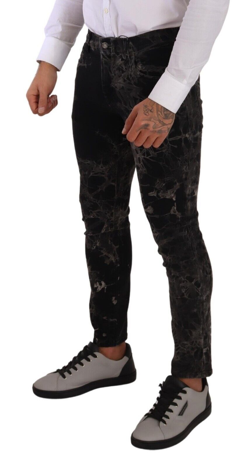 Jeans slim noirs Dolce & Gabbana à motif, coupe skinny et ajustée, en denim avec détails modernes.