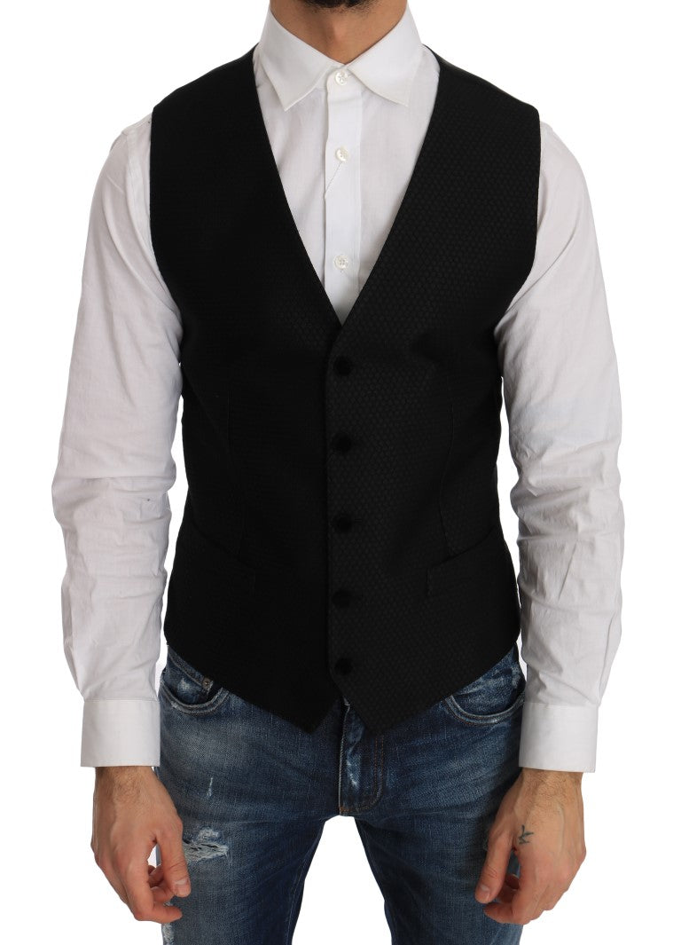 Gilet noir à pois en motif Dolce & Gabbana, fermeture à boutons, style élégant et tendance, porté sur un fond neutre.