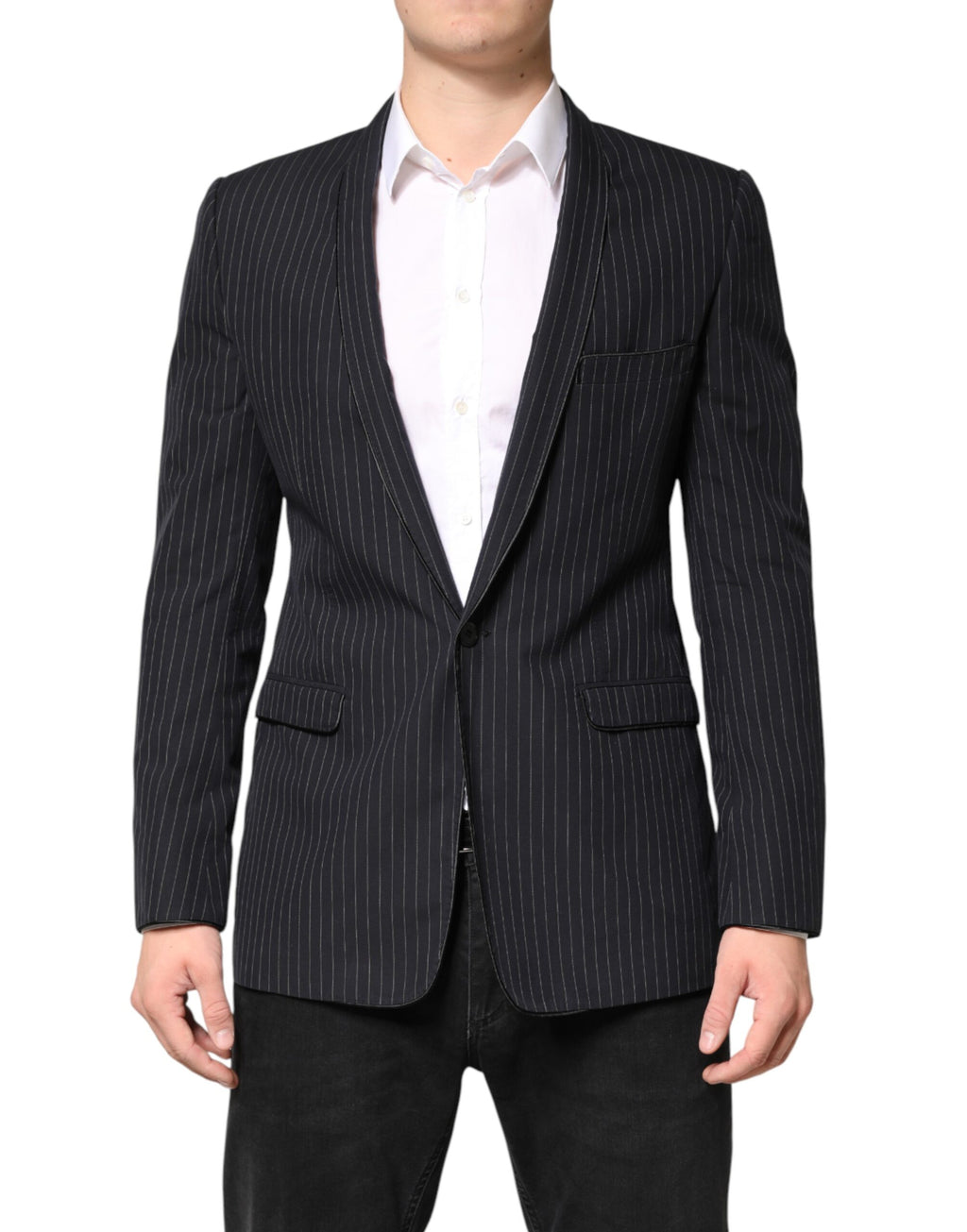 Veste blazer noire à rayures Dolce & Gabbana avec un bouton, élégante et ajustée, sur un mannequin.