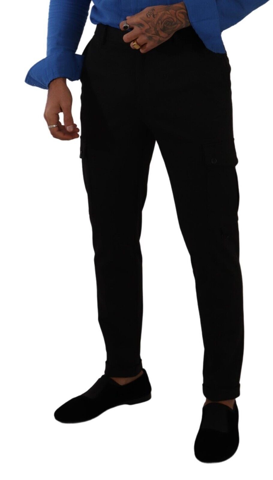 Pantalon cargo skinny noir en viscose de Dolce & Gabbana, coupe ajustée et détails modernes, porté sur mannequin.