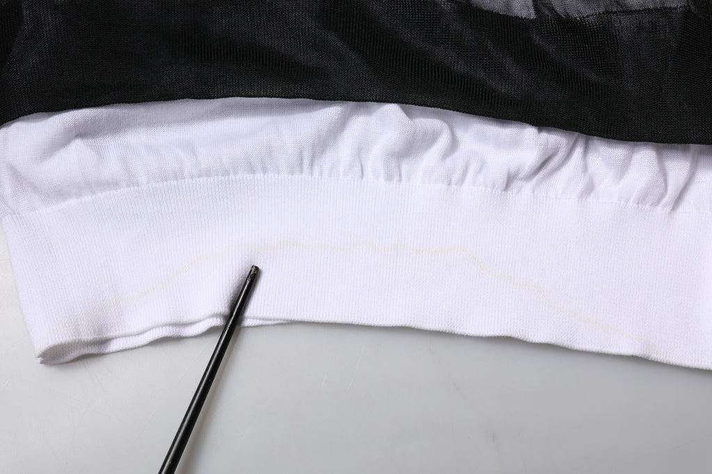 Pull noir et blanc Dolce & Gabbana en maille avec logo, pull-over chic et confortable pour femmes ou hommes.