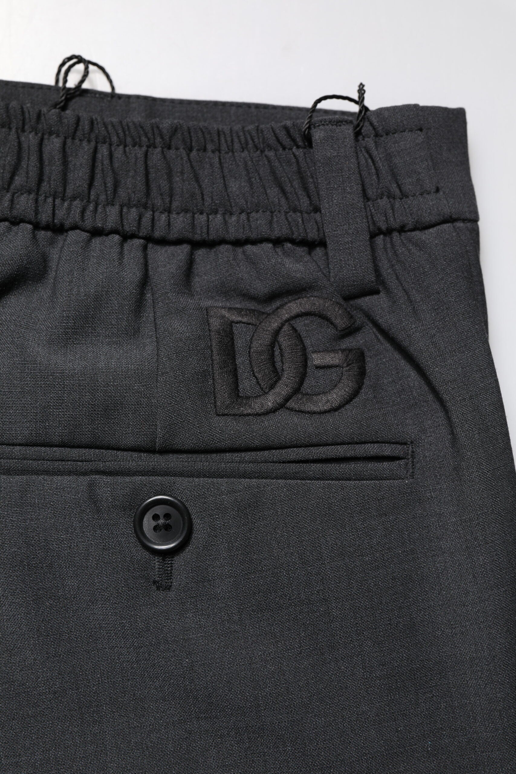 Pantalon noir en laine Dolce & Gabbana, pantalon slim formel pour femme, détail élégant et tissu de haute qualité.