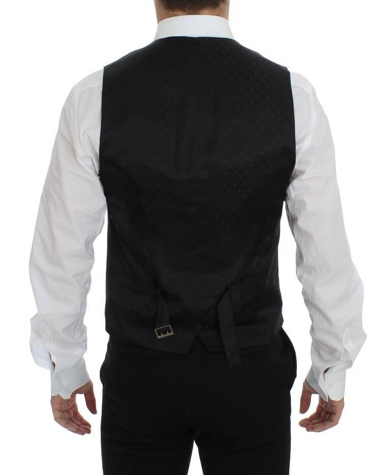 Gilet en laine noire Dolce & Gabbana avec logo, porté comme vêtement de mode, veste élégante en tissu chaud.
