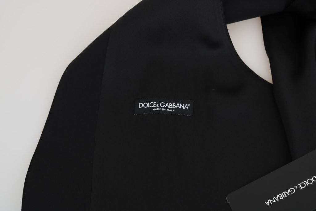 Gilet en laine et soie noir Dolce & Gabbana porté, détail élégant avec coupe sophistiquée.