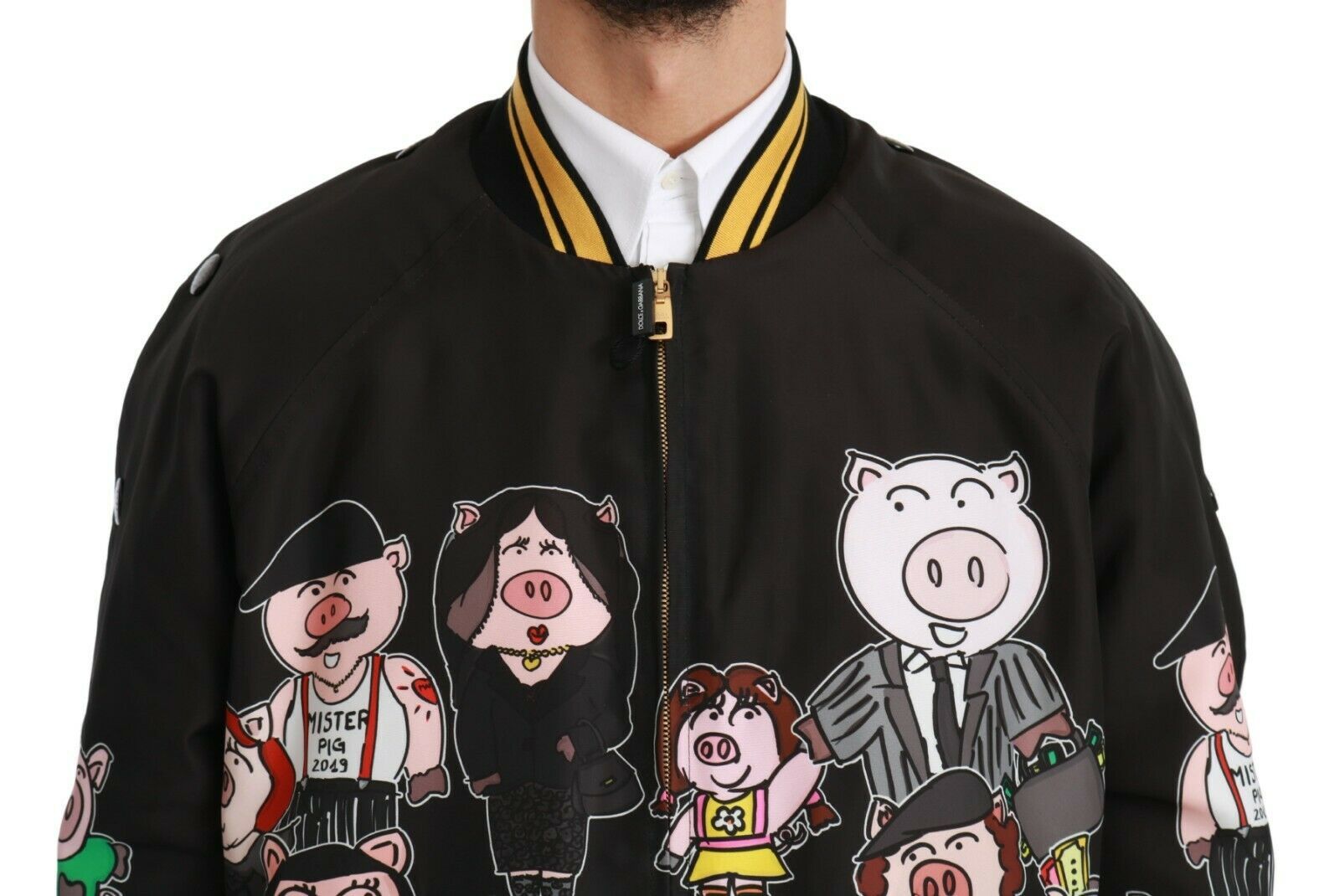 Veste bomber noire Dolce & Gabbana Year of the Pig avec motifs dorés et détails en cuir, style élégant et tendance.