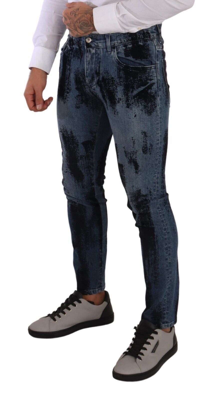 Jeans slim en coton bleu et noir de Dolce & Gabbana, coupe skinny, denim tendance, visible détails de couture.
