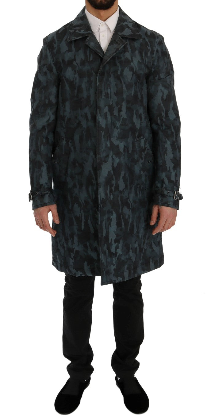 Trench bleu camouflage Dolce & Gabbana pour femme, coupe classique avec ceinture et détails modernes.