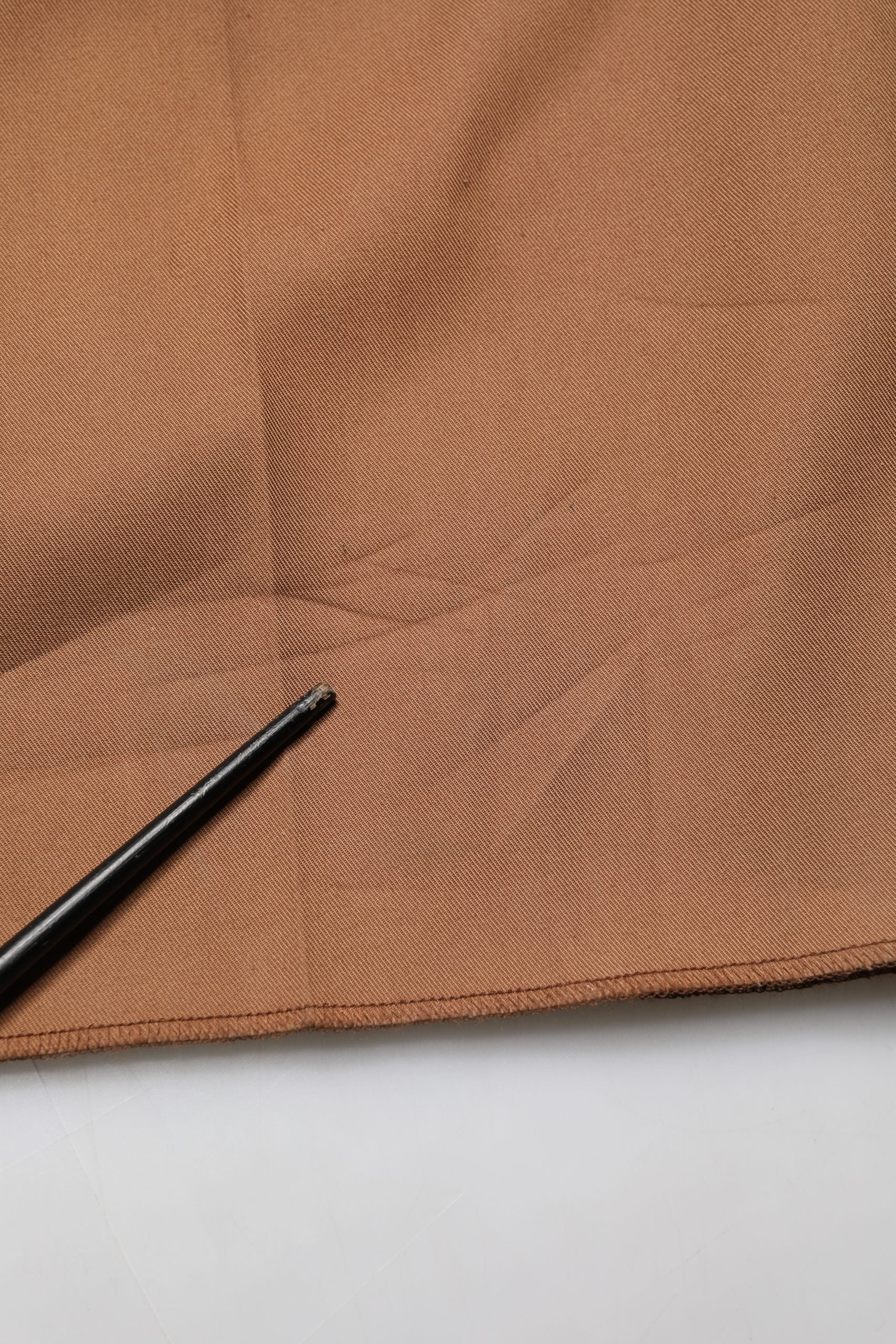 Pantalon droit pour homme en coton marron de Dolce & Gabbana, pantalon élégant pour occasion formelle.