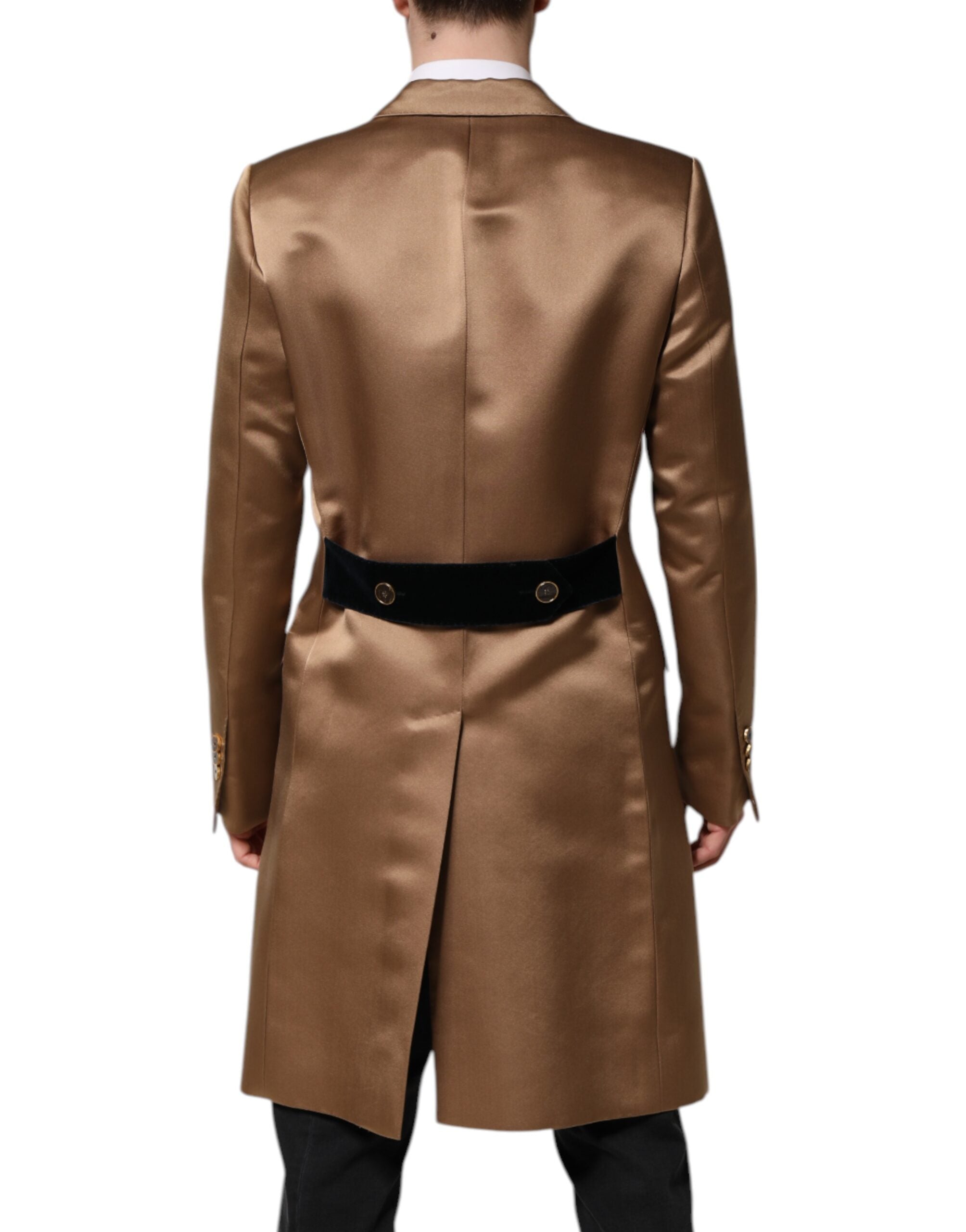 Manteau trench en soie marron Dolce & Gabbana à coupe simple, doté d'une fermeture boutonnée simple, vue de face.