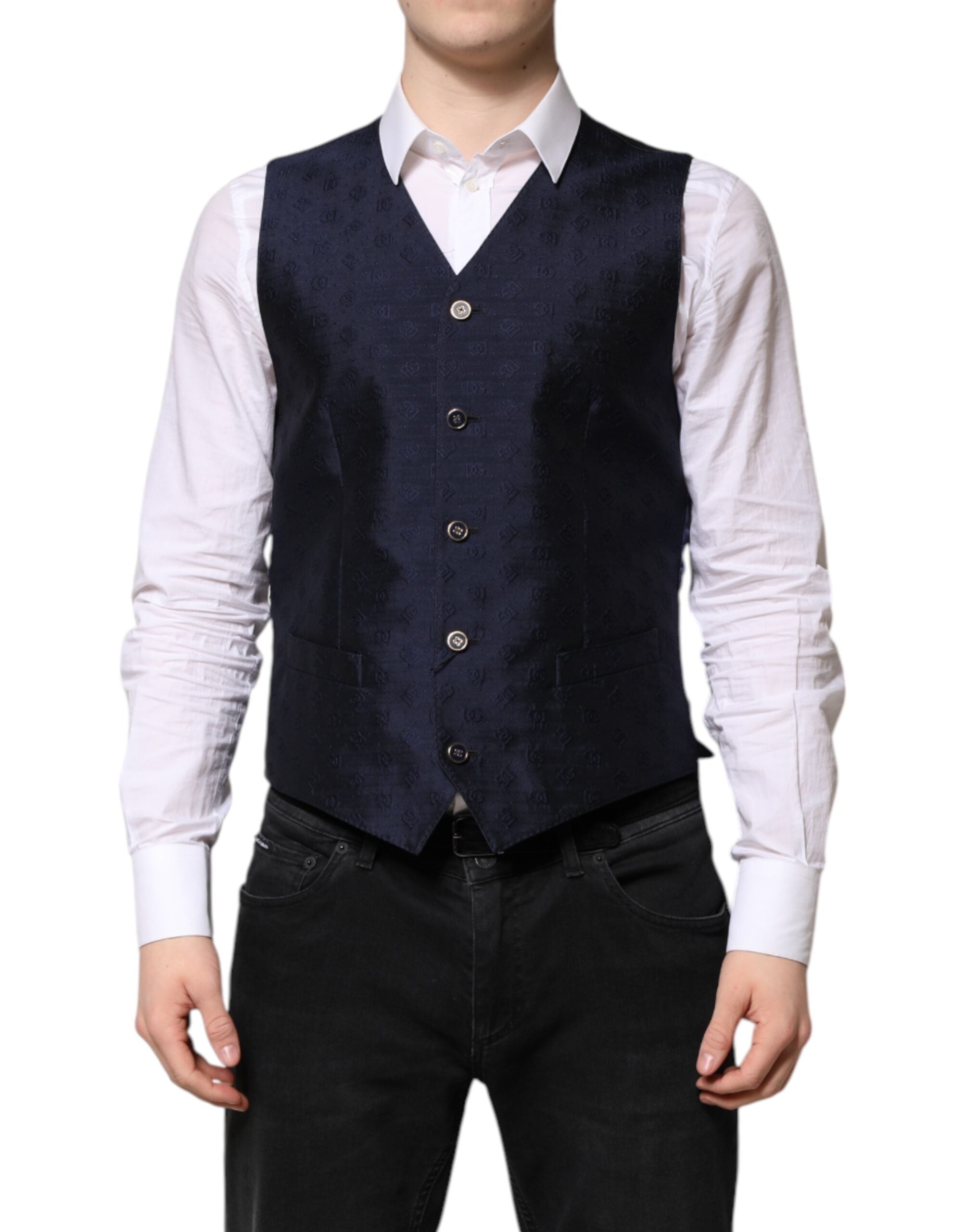 Gilet homme en laine bleu foncé Dolce & Gabbana avec logo, style formel et élégant, porté sur une tenue habillée.