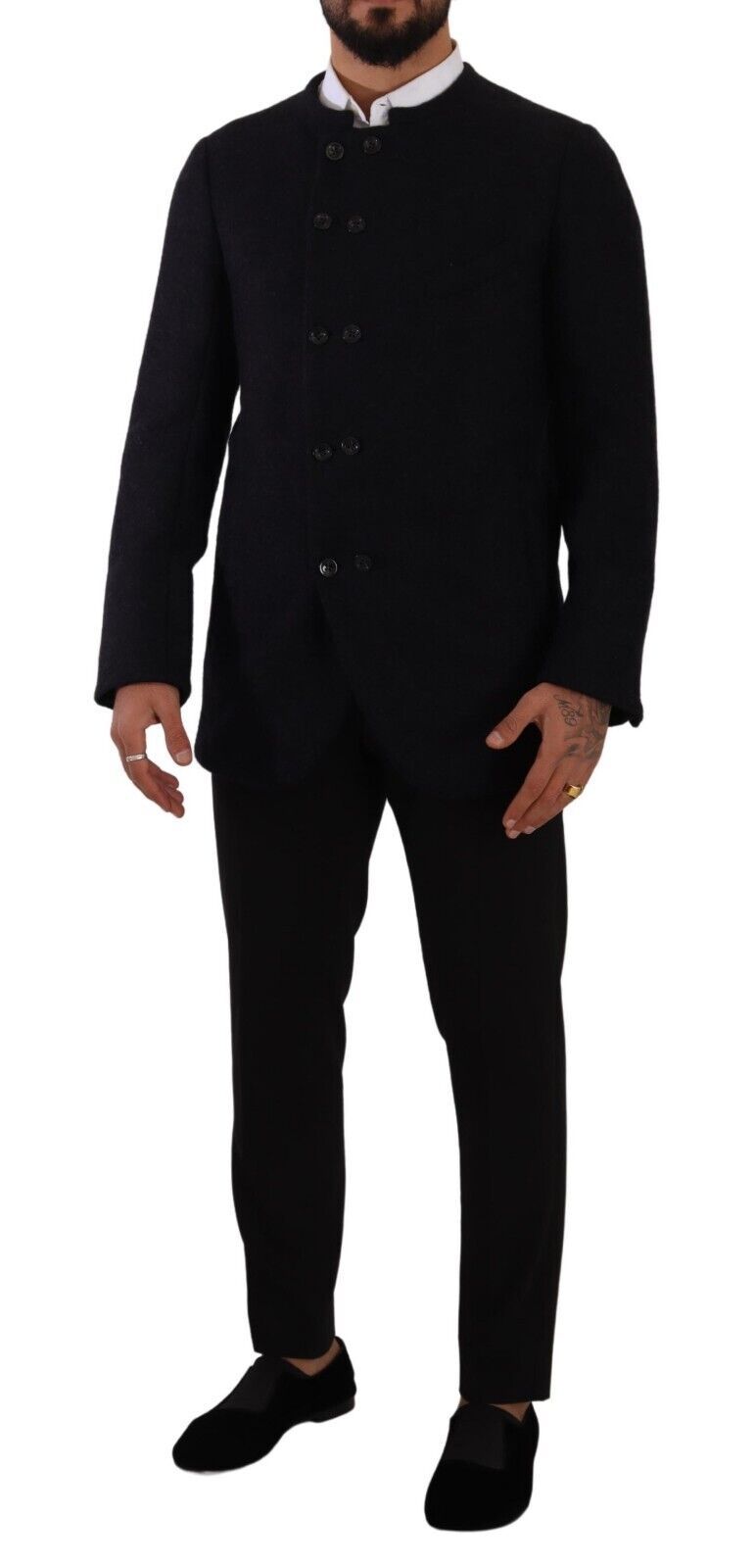 Manteau homme gris en alpaga Dolce & Gabbana avec boutons, manteau élégant et chaud, vue de face.