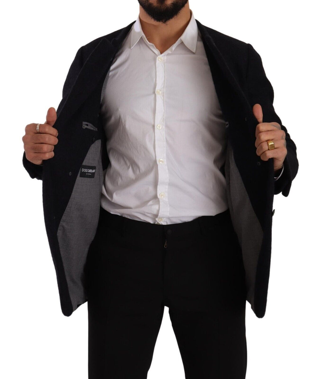 Manteau homme en alpaga gris Dolce & Gabbana avec boutons, veste élégante et chaude, portée sur un mannequin.