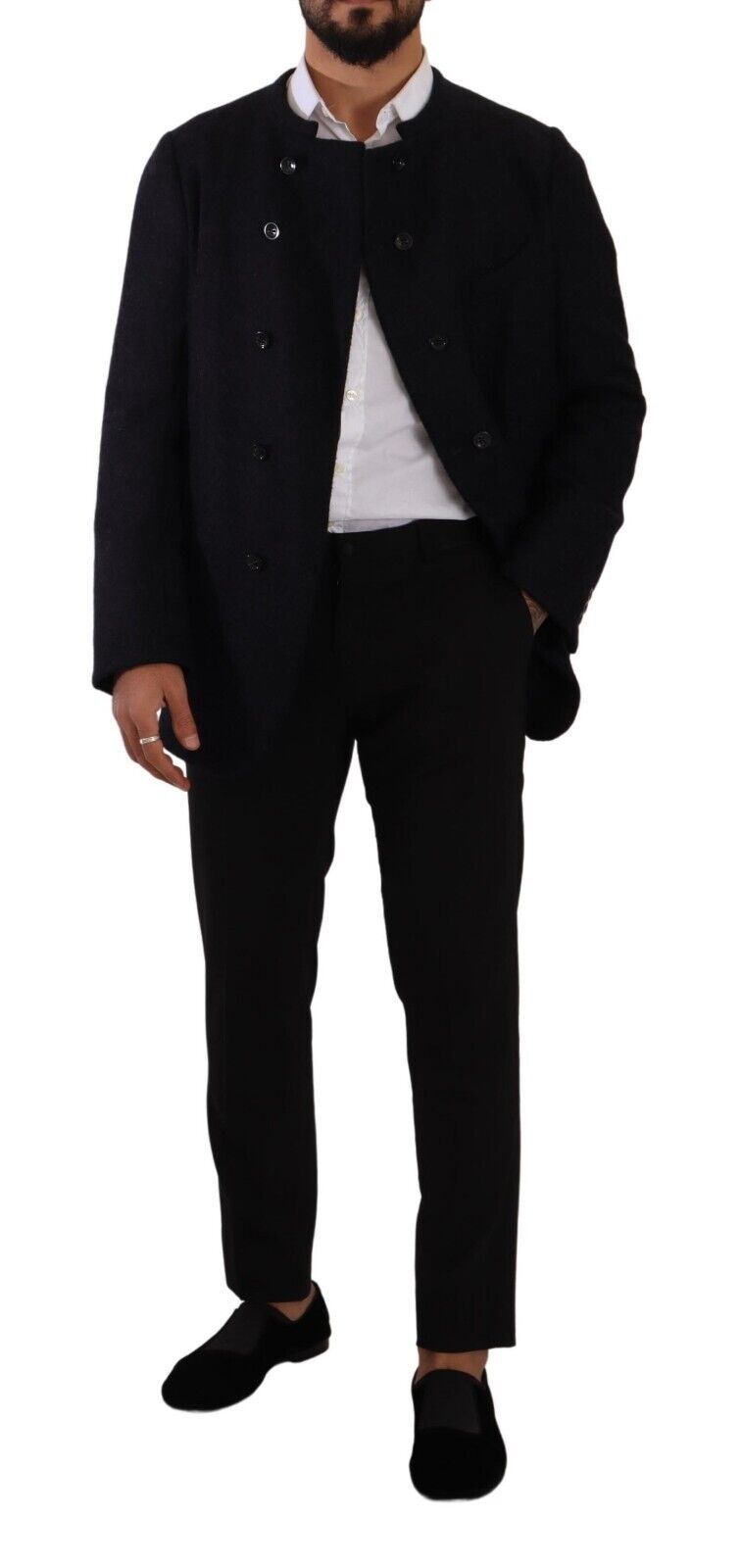 Manteau homme gris en alpaga Dolce & Gabbana avec boutons, élégant et chaud, porté sur un modèle.