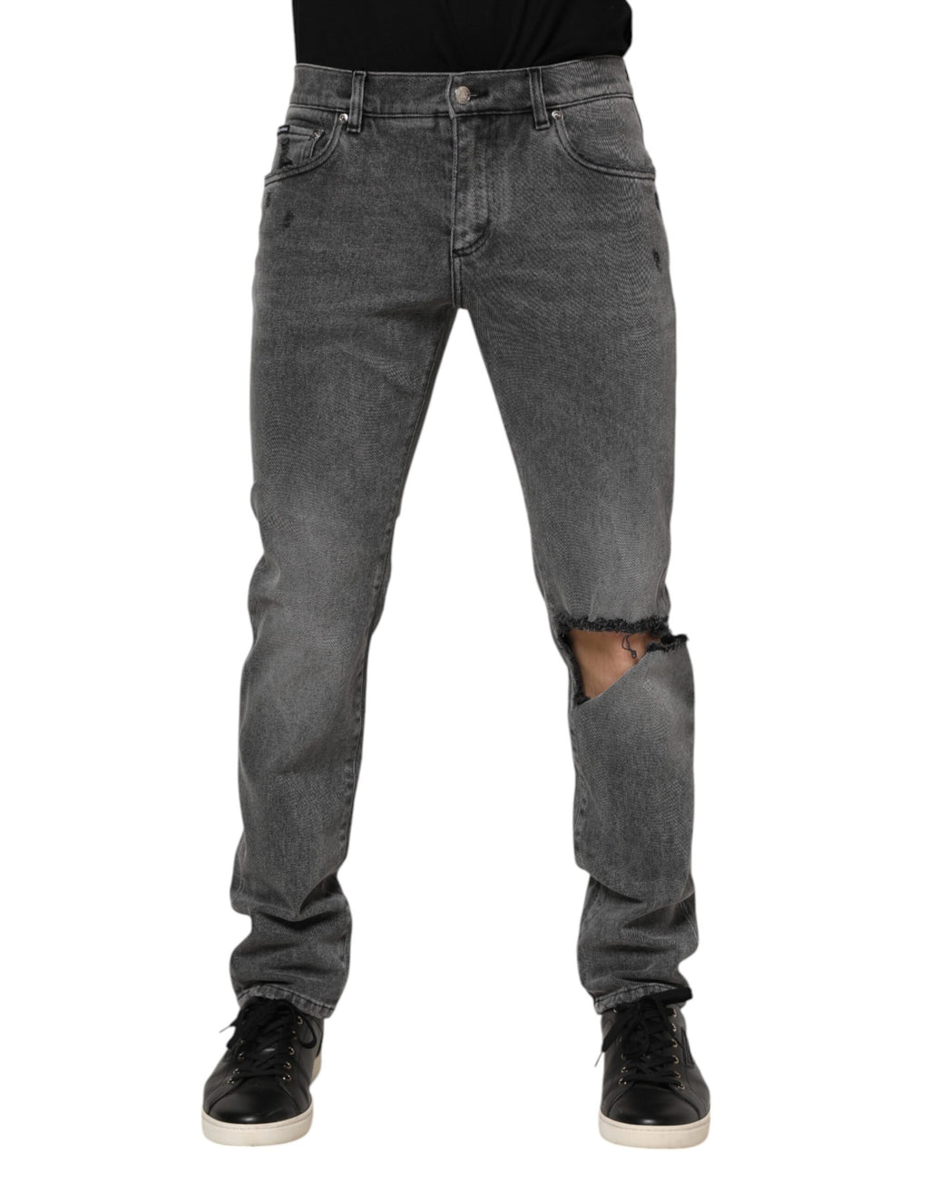 Jeans en denim gris Dolce & Gabbana avec plaque logo en coton, coupe classique et détails de style élégant.