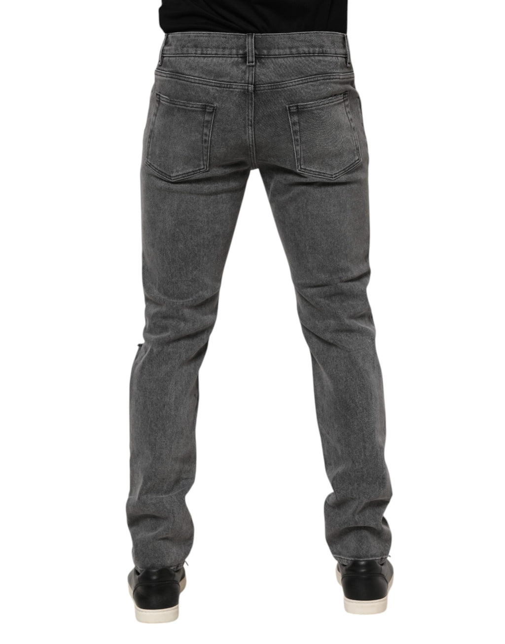 Jeans en denim gris Dolce & Gabbana avec logo en plaque en coton, style décontracté et moderne.