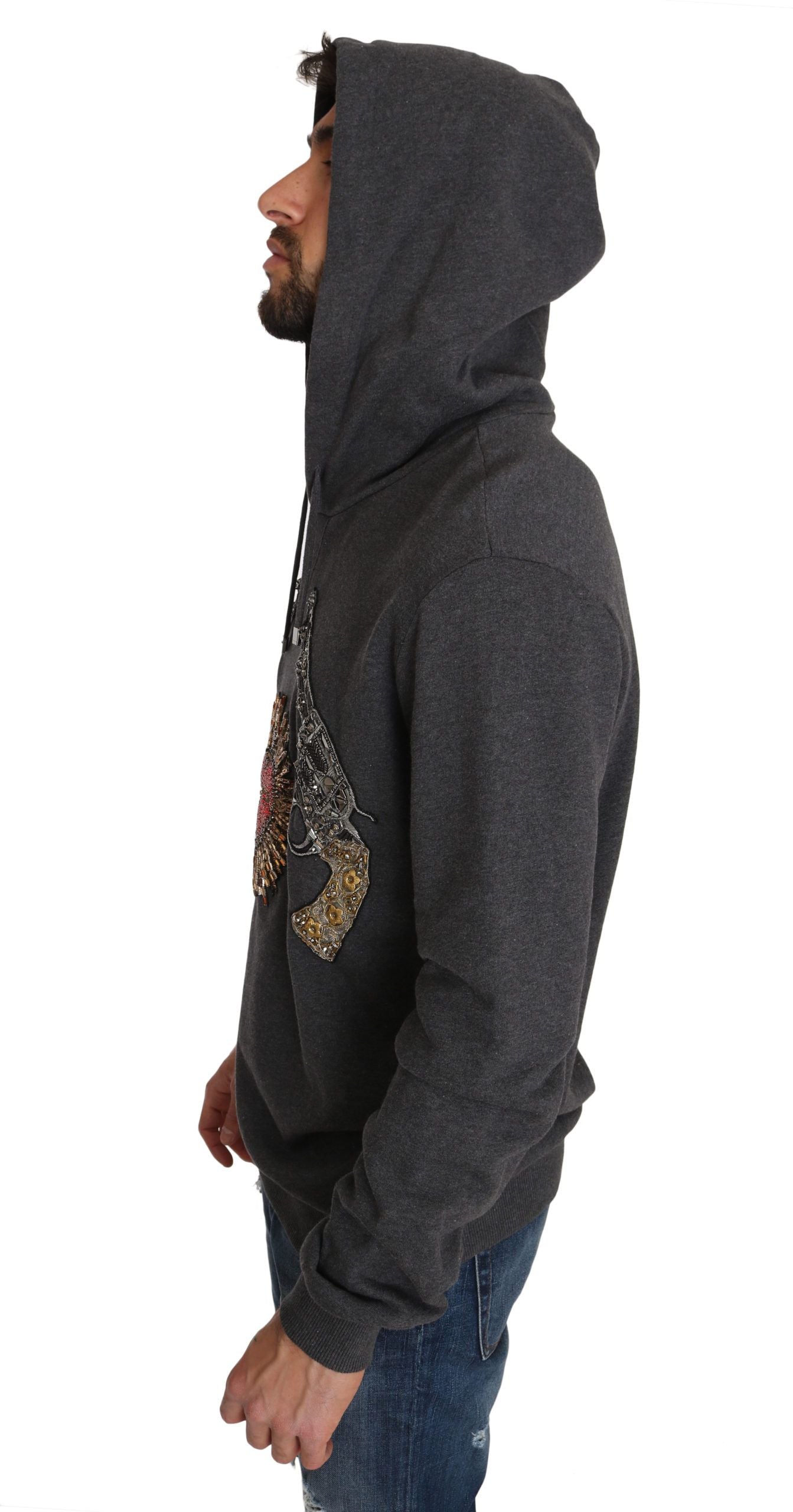 Pull à capuche gris Dolce & Gabbana avec cœur en cristal rouge et motif pistolet, style élégant et tendance.