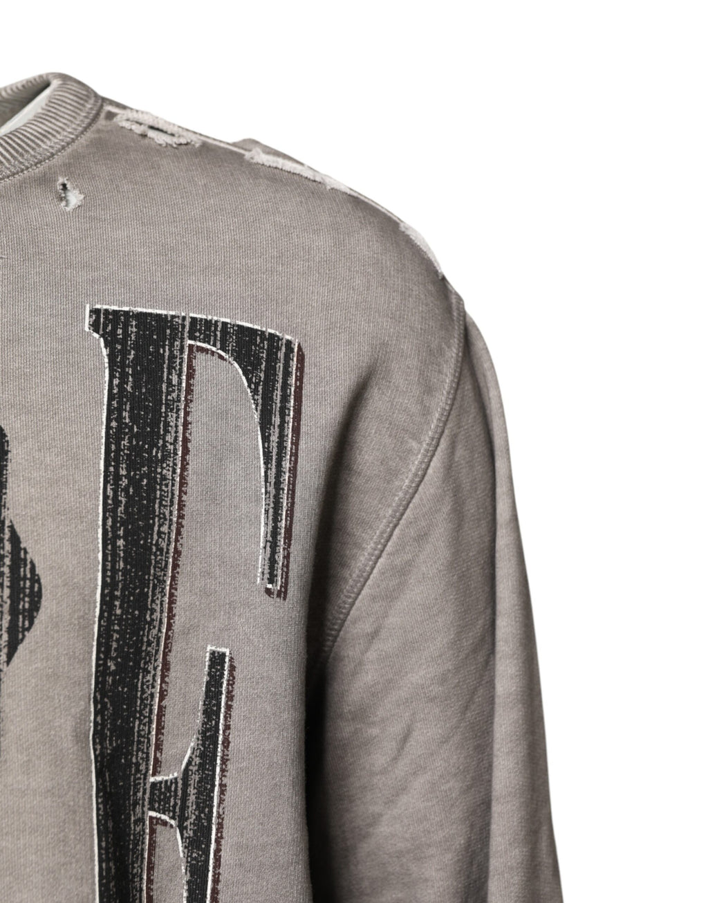 Pull à col rond gris Dolce & Gabbana avec logo imprimé, en laine douce, porté sur un mannequin.