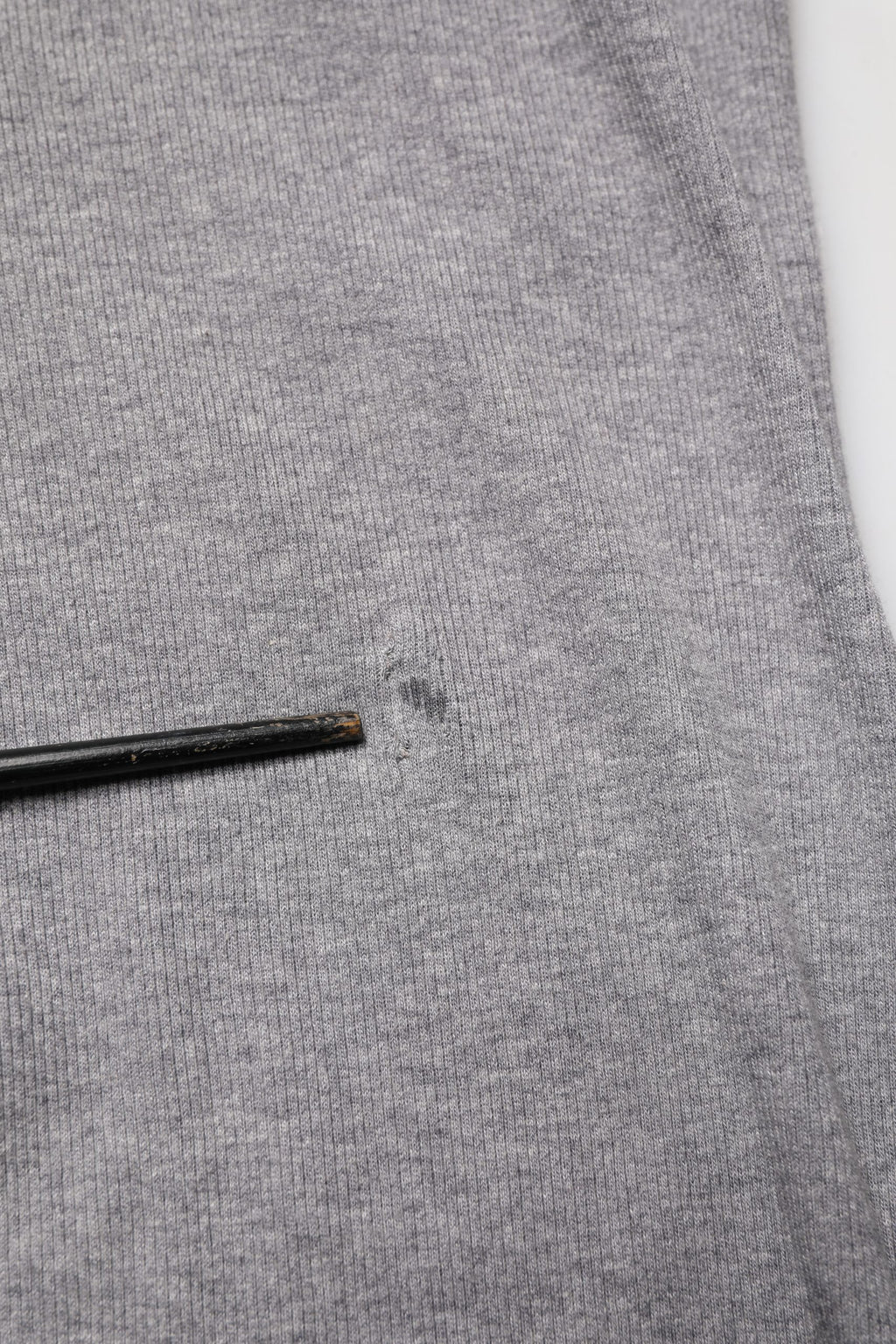 T-shirt Dolce & Gabbana à manches longues en coton gris rayé, style henley, ajusté et confortable.