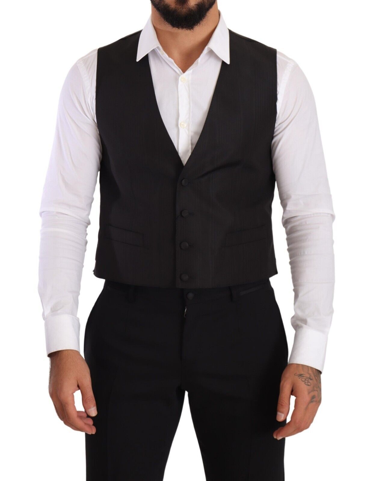 Gilet formel en soie gris de coupe slim, Dolce & Gabbana, porté sur un mannequin.
