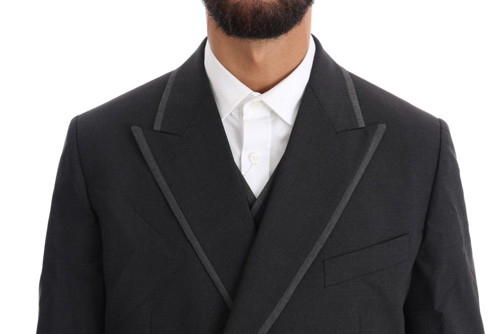 Costume gris en laine stretch à deux boutons de Dolce & Gabbana, comprenant trois pièces, adapté pour occasions formelles.