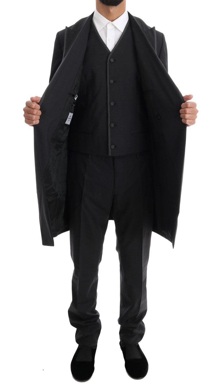 Costume trois pièces en laine gris Dolce & Gabbana avec deux boutons et coupe stretch, vue de l'ensemble sur mannequin.