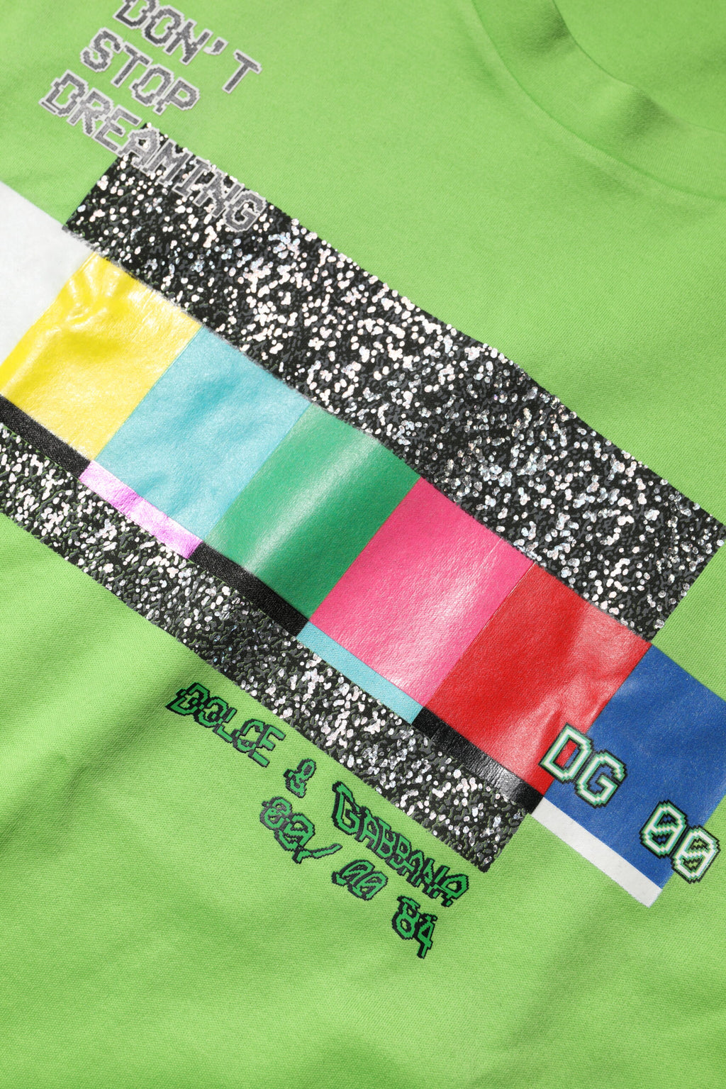 T-shirt rond avec impression graphique verte de Dolce & Gabbana, en coton, portant un design coloré et moderne.