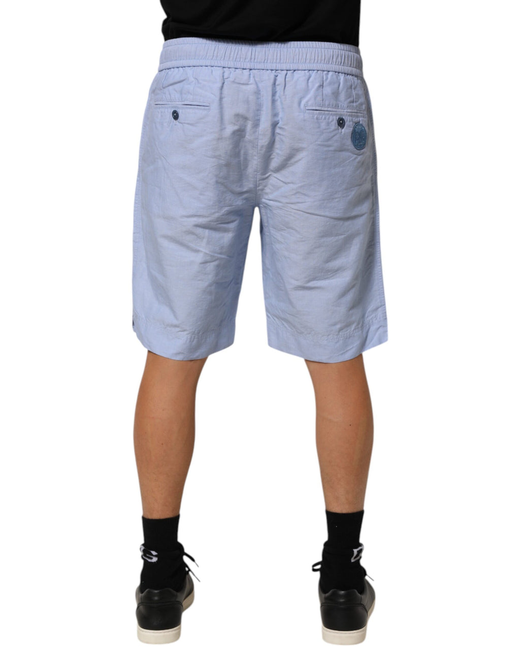 Shorts bermuda en lin bleu clair pour homme de Dolce & Gabbana, taille mi-haute, style décontracté et élégant.