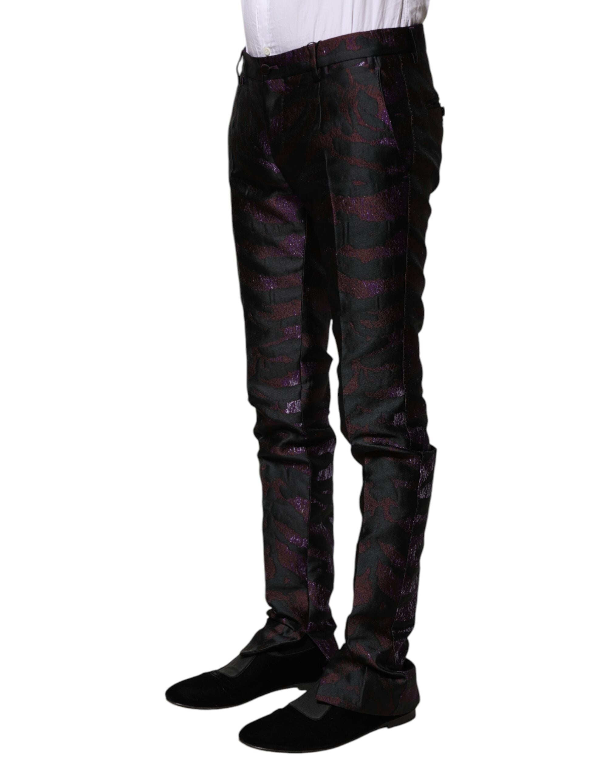 Pantalon en polyester multicolore à motif de Dolce & Gabbana, élégante et tendance, visible en gros plan sur un fond neutre.