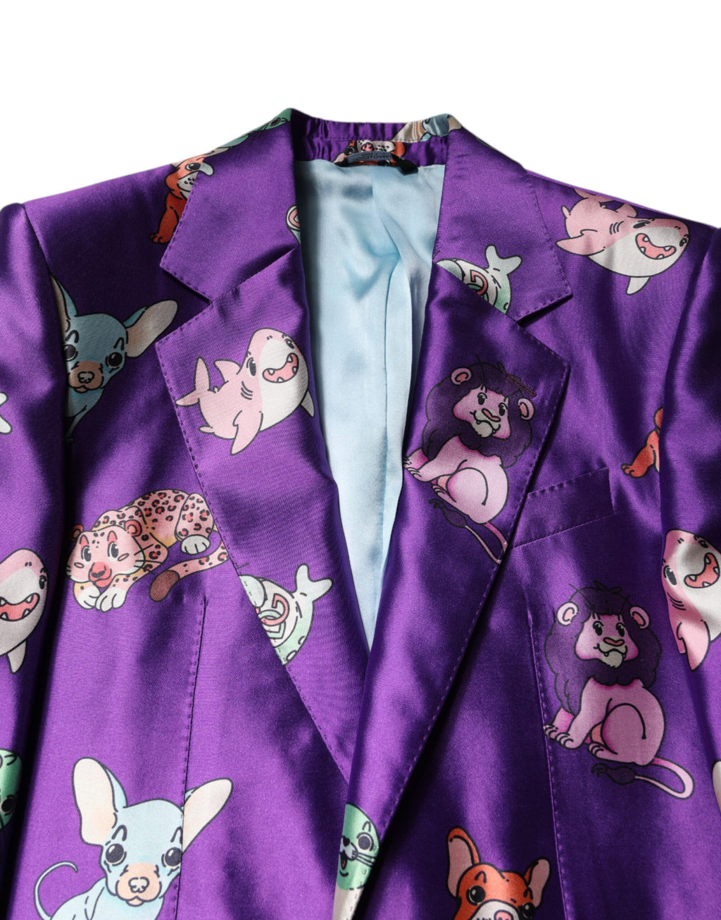 Costume en soie violette à motif animalier de Dolce & Gabbana, ensemble de trois pièces élégant et sophistiqué.