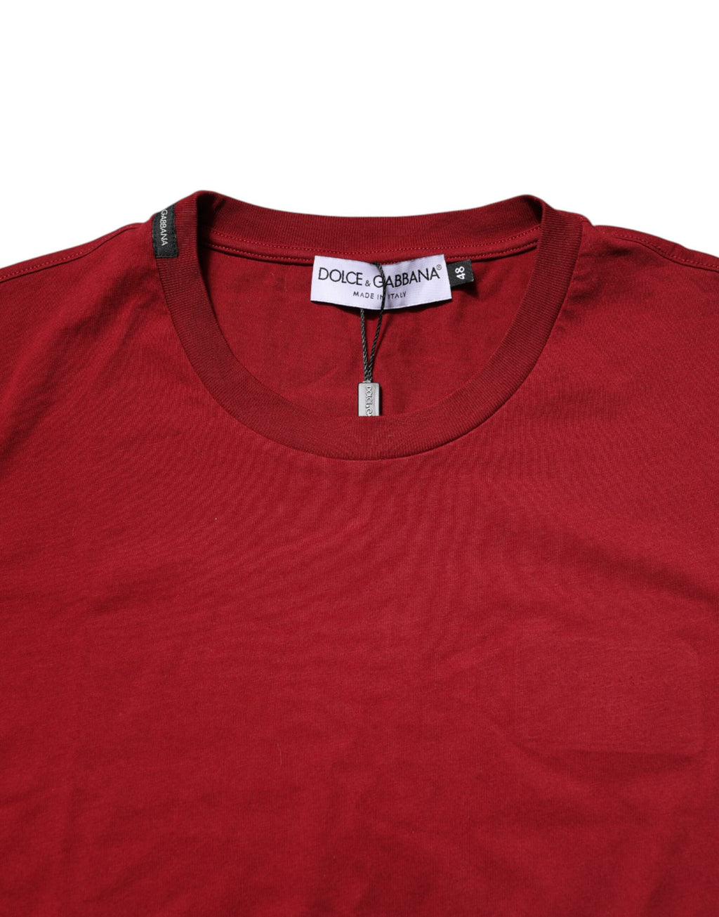 T-shirt rouge en coton à manches courtes et col rond de Dolce & Gabbana, vue de face.