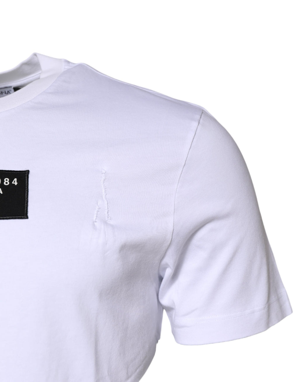 T-shirt blanc en coton Dolce & Gabbana avec logo et patch au col rond, vue frontale.