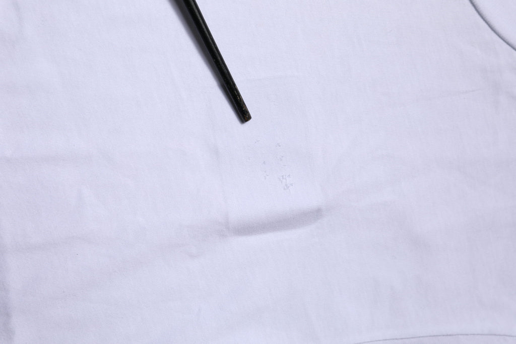 T-shirt blanc en coton pour homme de la marque Dolce & Gabbana, col ras du cou, style décontracté et élégant.