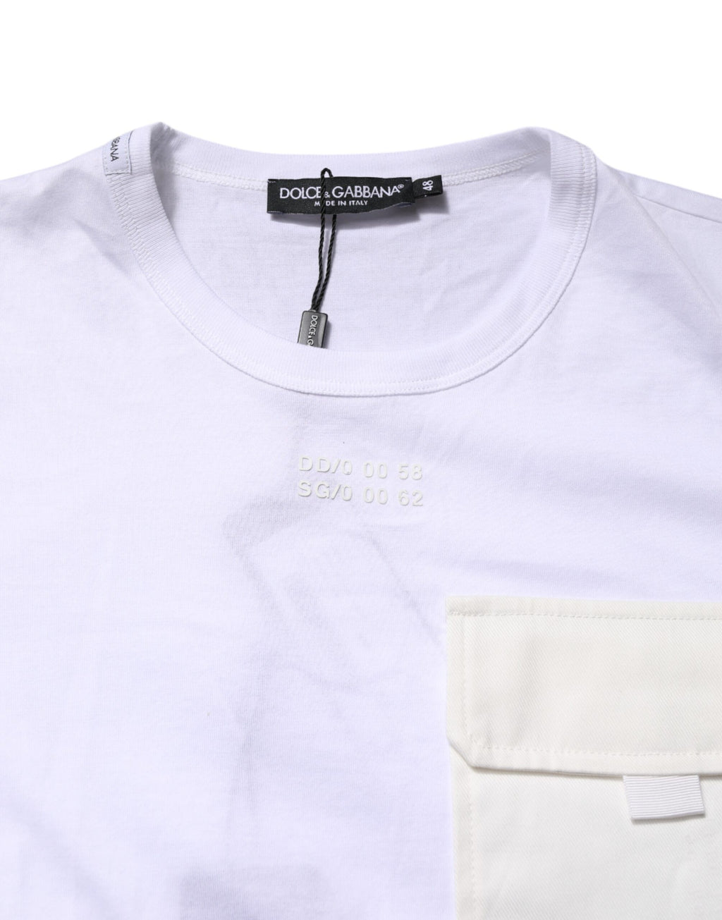 T-shirt blanc en coton Dolce & Gabbana à manches courtes avec poche, vue de face.