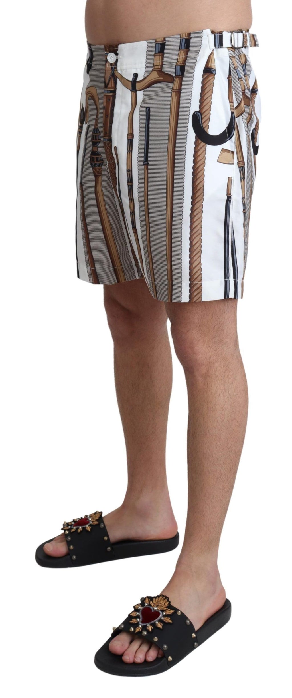Shorts de bain Dolce & Gabbana blancs pour homme, style marcheur, vêtement de plage avec motif élégant, vue de face.