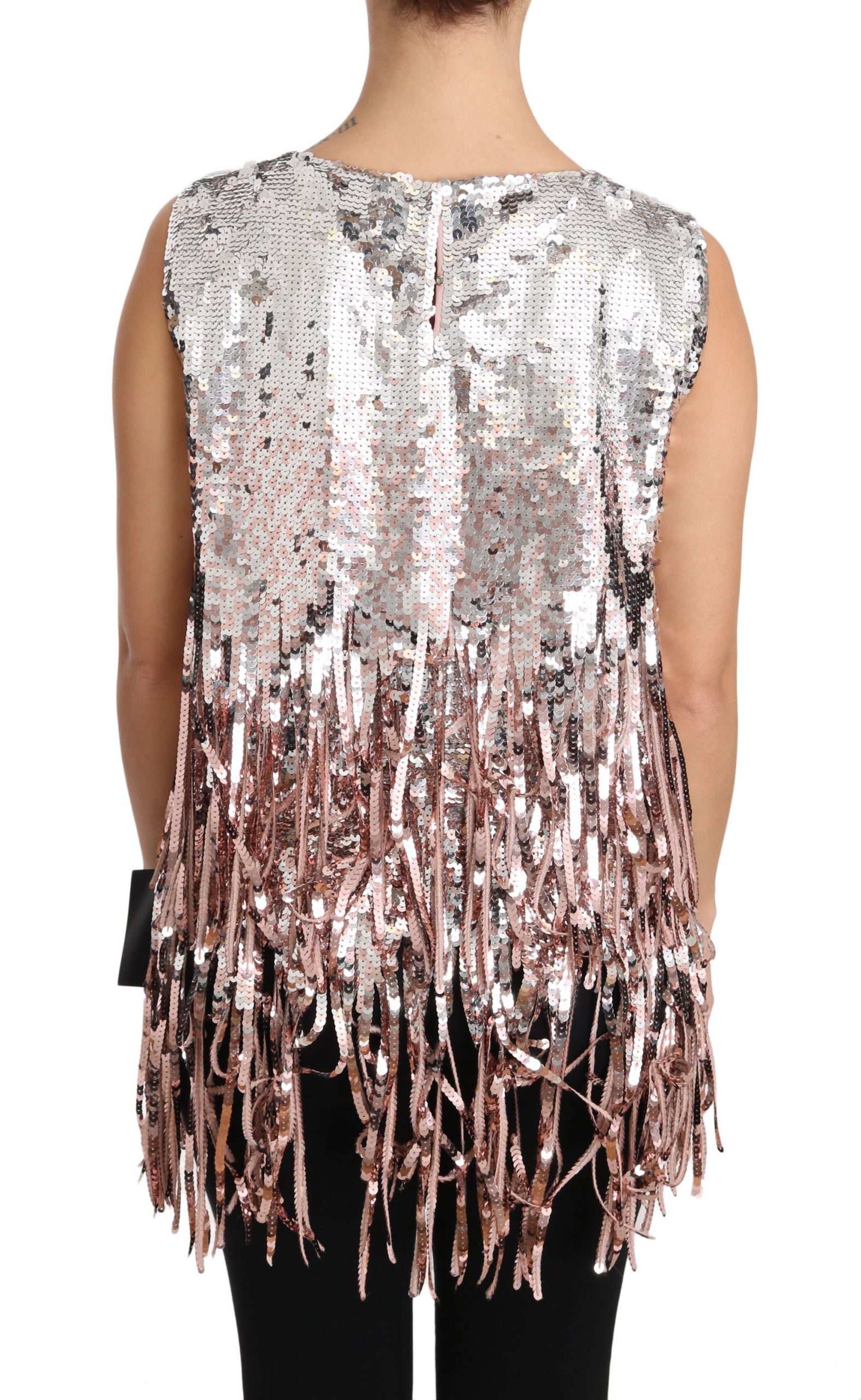 Débardeur Dolce & Gabbana avec sequins dorés et franges roses, sans manches, porté sur un mannequin blanc.