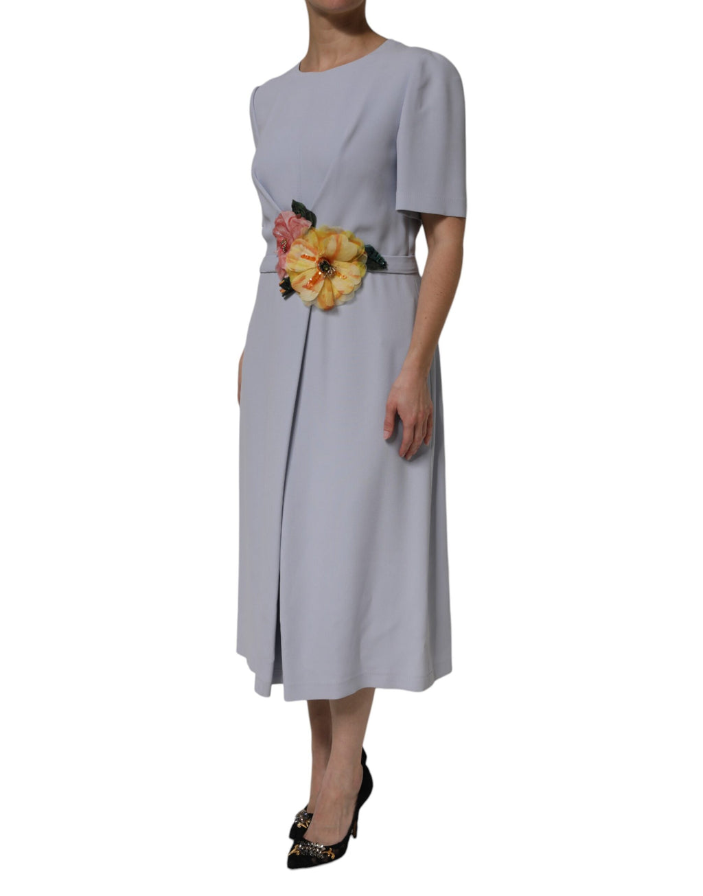 Robe midi à manches courtes en viscose grise de Dolce & Gabbana, coupe ajustée et élégante.