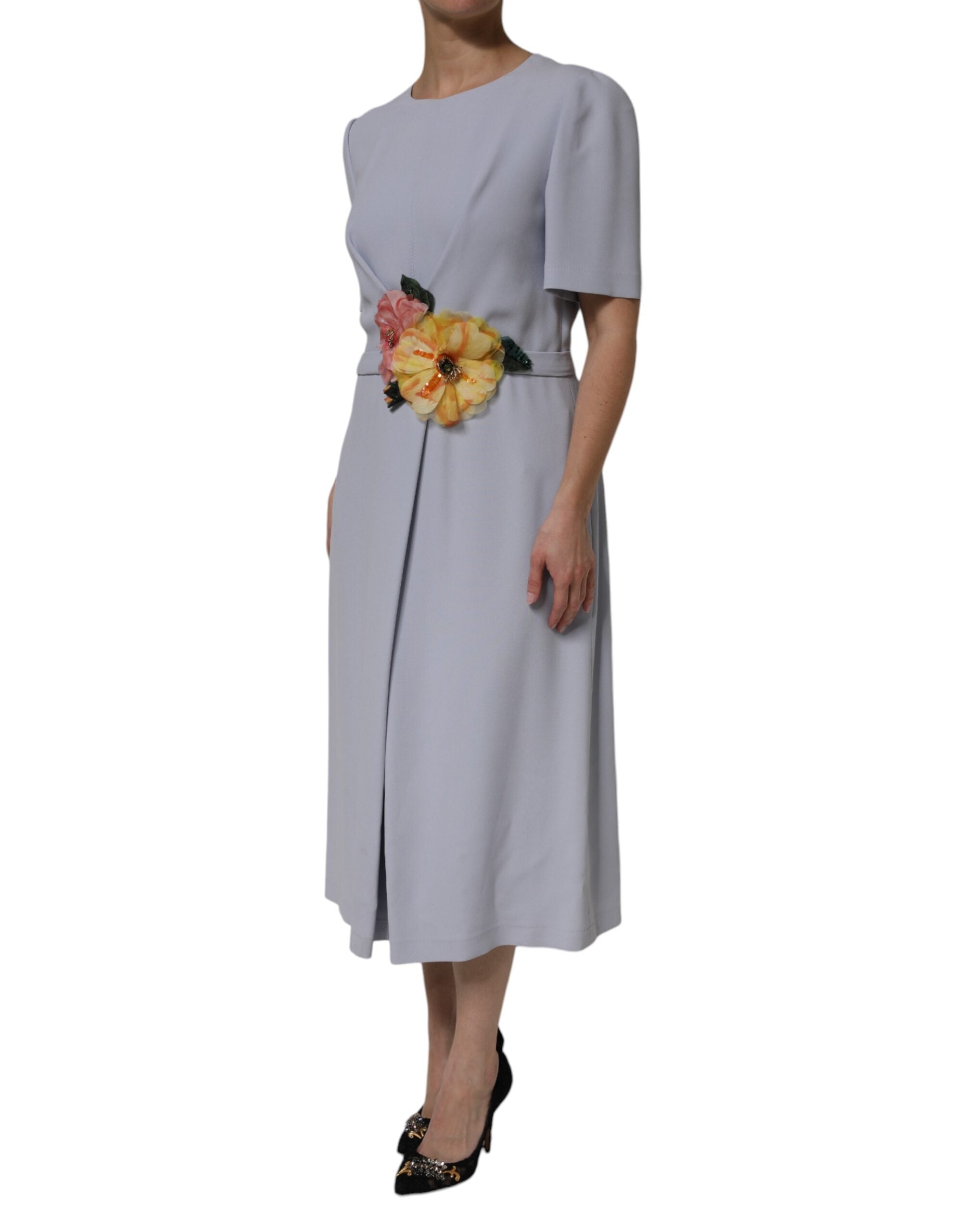 Robe midi à manches courtes en viscose grise de Dolce & Gabbana, coupe ajustée et élégante.