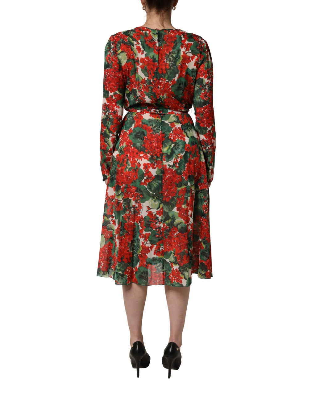 Robe longue à manches longues Dolce & Gabbana à fleurs multicolores avec décolleté en V, tissu léger et élégant.